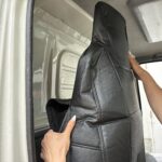 【画像】【いすゞエルフ】シートカバーで商用車の内装を格好よく守る！Azur製レザー調カバーの美しい仕上げ方とキャビン快適化 〜 画像4