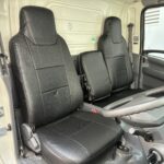 【画像】【いすゞエルフ】シートカバーで商用車の内装を格好よく守る！Azur製レザー調カバーの美しい仕上げ方とキャビン快適化 〜 画像8
