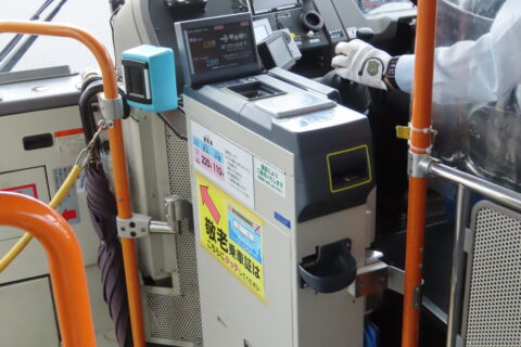 【ただの集金箱から無人レジへ】ワンマン化を支えた「バスの運賃箱」50年の歴史と、メカマニアも唸るハイテク進化