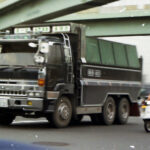 【画像】バイクのすり抜けは交通違反になるのか？ トラックドライバーを悩ませる危険行為の実態 〜 画像4