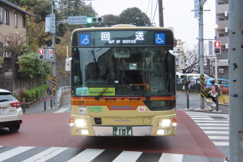 「回送バス」はなぜ客を乗せずに走るのか？ 自由に走っているようで、じつは決められたルートがある