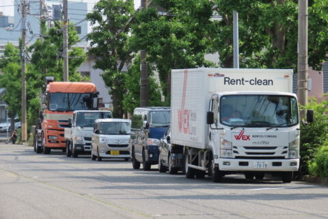 トラックドライバーを苦しめる「荷待ち」問題　なぜ今もなくならない？