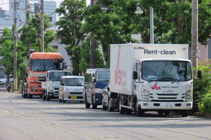 トラックドライバーを苦しめる「荷待ち」問題　なぜ今もなくならない？