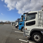 【画像】トラックのキャビンに付いたハシゴは何のため？ 昔より見かけなくなった理由とは 〜 画像3