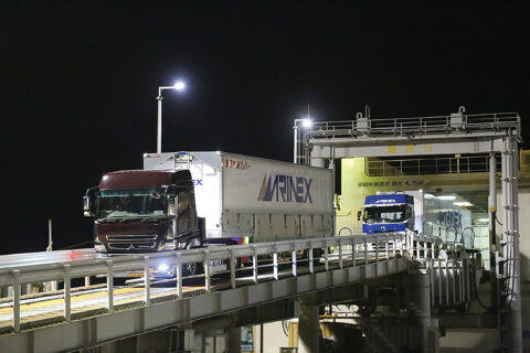 女性トレーラー乗りが挑む北海道1800km輸送。スカニアで駆ける“食”を支える最前線【後編】